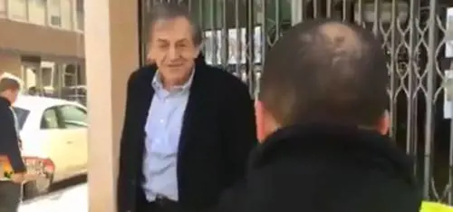 L'allarme di Finkielkraut: "Gli islamisti vogliono conquistare la Francia"