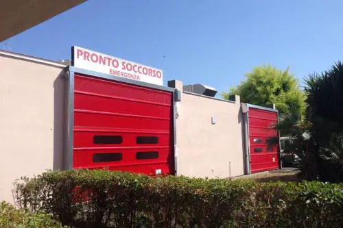 Trani, chiude il pronto soccorso, i cittadini scendono in piazza