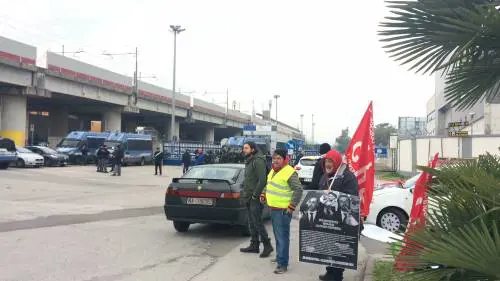 Di Maio contestato a Napoli