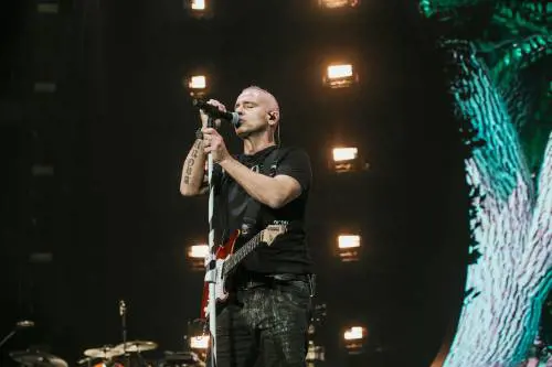 Ramazzotti, ironia e rock: "Il mio giro del mondo con una band fuoriclasse"
