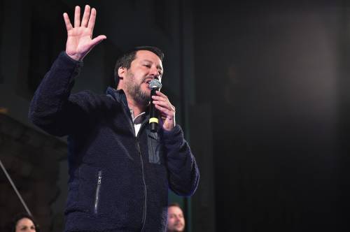 Proteste, grida e "buu" a un comizio di Salvini: denunciati due ragazzi