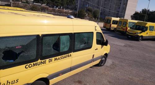 Massafra, danneggiati gli scuolabus del Comune
