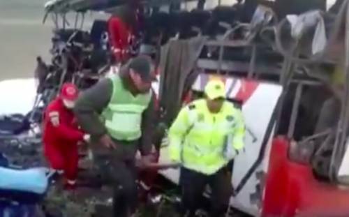 Bolivia, terribile incidente tra un bus e un camion: 24 morti a causa della nebbia
