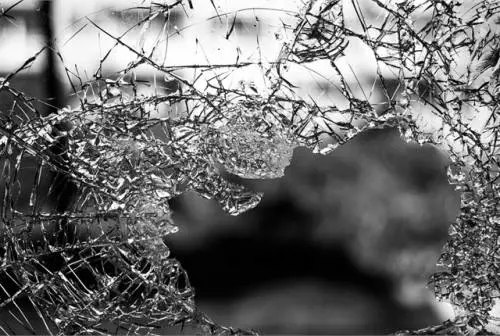 Genova, straniera ubriaca aggredisce carabinieri, solo una denuncia