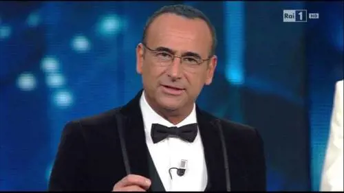 Carlo Conti smentisce le indiscrezioni: "Resto alla Rai"