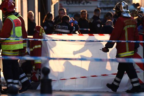 Marsiglia, uomo accoltella quattro passanti: ucciso dalla polizia