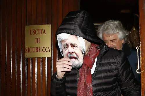 Il Pd si mette in mano a Grillo per isolare sempre più Di Maio