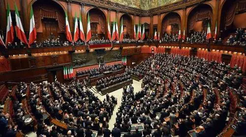 Gli addetti alla pipì di Papi, ministri e presidenti