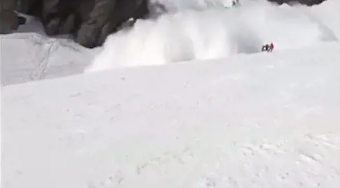 Tutti salvi i quattro alpinisti sotto la valanga in Pakistan