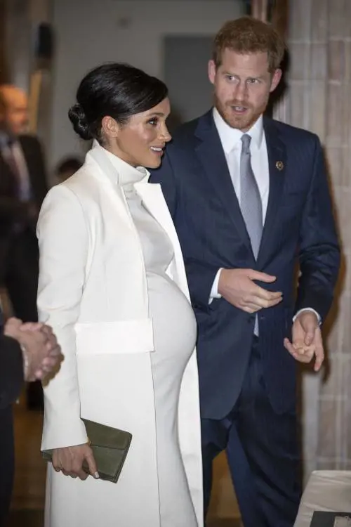 Meghan Markle chic in bianco: foto