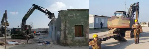 A Borgo Mezzanone le ruspe dell'Esercito: sgomberato il ghetto dei migranti