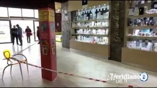 Giugliano, furto da 100mila euro nella gioielleria di un negozio
