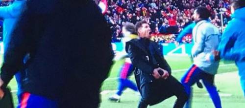 Atletico Madrid, Simeone perde la testa sul gol: gestaccio verso il pubblico