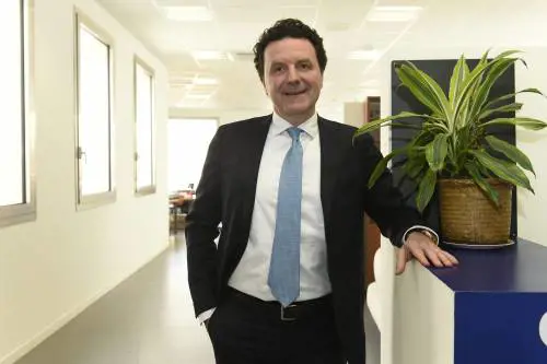 Sia punta due "prede" e tira il freno sulle nozze con Nexi