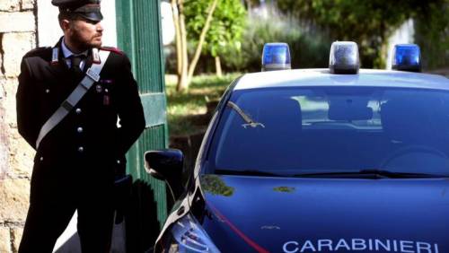Avellino, ghanese prende di mira caserma e aggredisce carabinieri