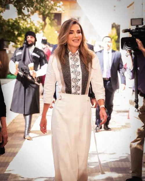 Rania durante la visita all' International Circassian Cultural Academy nel 2018