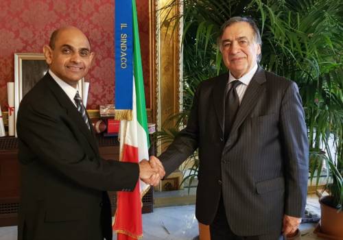 Il sindaco Orlando e l'ambasciatore in Italia del Pakistan, S.E. Nadeem Riyaz. 