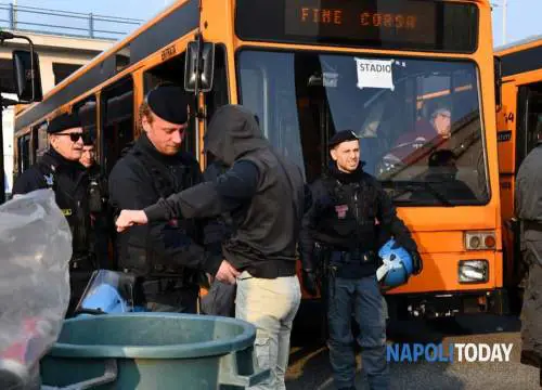 Sequestro di manganelli, fumogeni e mazze da baseball ai tifosi dello Zurigo