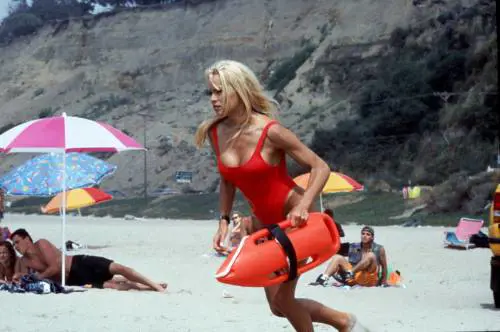 Pamela Anderson torna con Baywatch Remastered
