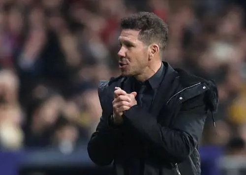 Vergogna social senza fine: tifosi augurano la morte alla figlia di Simeone