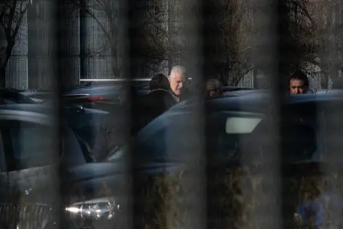 Esultano i forcaioli 5s "I corrotti in carcere  È una cosa normale"