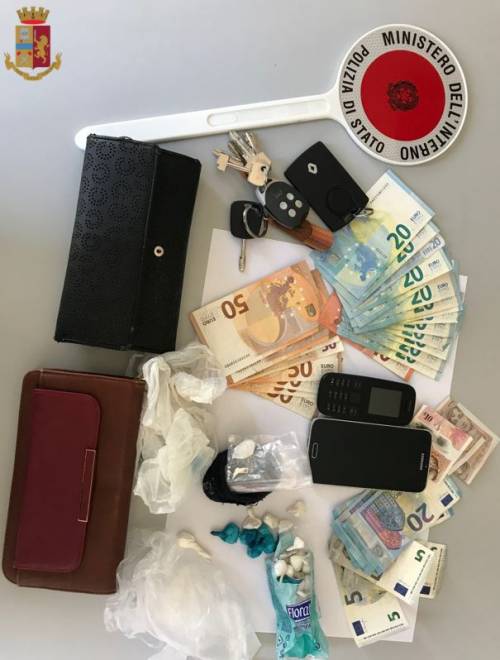 Gallarate: ordinazioni telefoniche e consegna a domicilio di cocaina
