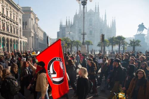 Milano, corteo studentesco in tema di immigrazione e istruzione