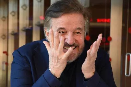 Christian De Sica furioso contro Vueling: "Non viaggiate con questa m..."