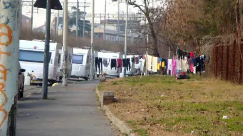 Rom prova a farla franca perché è incinta, ma finisce in manette