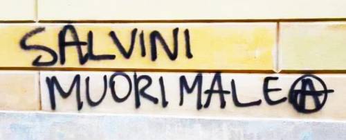 Gli anarchici ora alzano il tiro: "Salvini muori male"