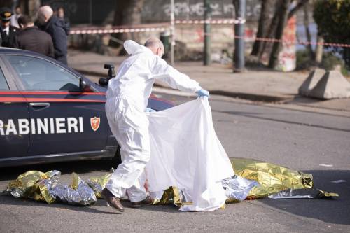 Paura a Torino: 34enne accoltellato alla gola, ora si cerca l’assassino
