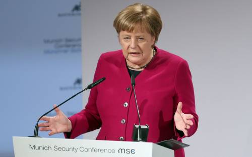 La Merkel non si ferma più: vuole un tedesco come leader dell'Ue