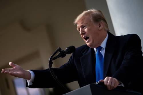 Usa, un duro colpo per Trump: la Camera boccia il piano per il muro