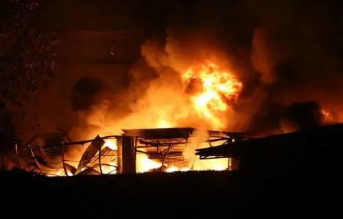 Valle d'Aosta, si lancia dal terzo piano per sfuggire alle fiamme: 21enne in condizioni disperate