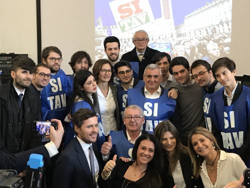 Il grido dei gilet azzurri: "Bloccare la Tav è una follia"