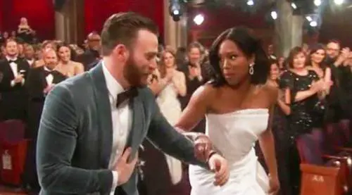 Chris Evans "Prince charming" della serata degli Oscar