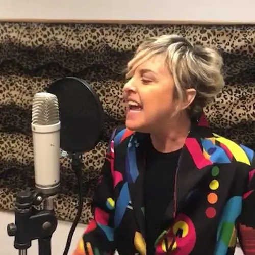 Nadia Toffa debutta come cantante: "Diamante briciola" è la sua prima canzone