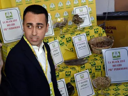 Sardegna, il suicidio grillino