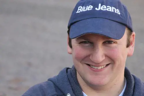 Blue Jeans: "Il mio idolo? Agatha Christie, il "Moccia di Spagna" dal rosa passa al noir