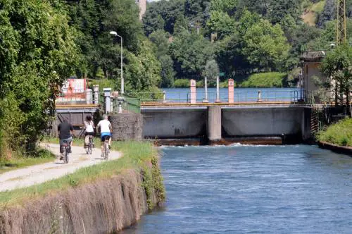 "Blitz poetico" Gli Argonauti sbarcano dal Naviglio