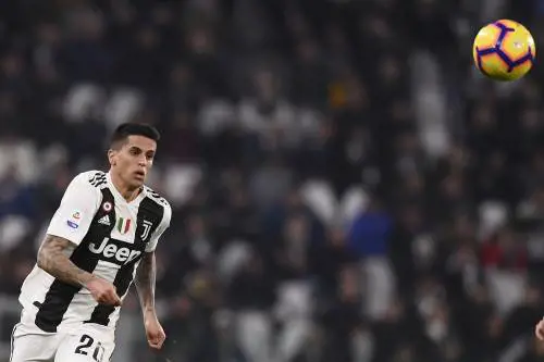 "Al Fantacalcio fai schifo". Ira Cancelo sul tifoso: "Ma vaff..., non me ne frega un c..."