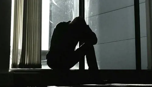 Milano, marocchino lo rapina. Dopo poche ore il 24enne si suicida