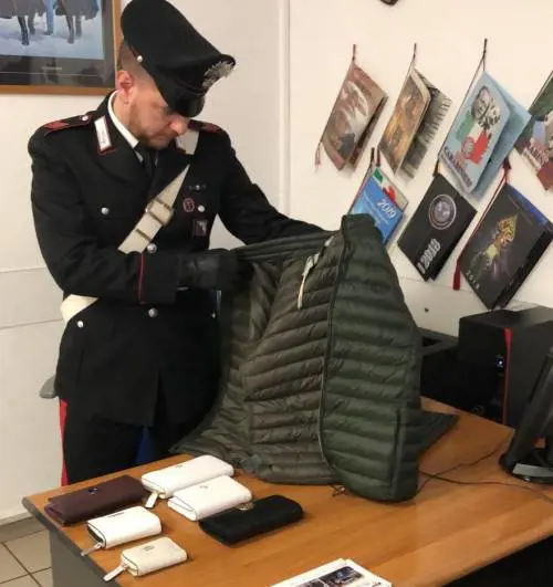 In luna di miele svaligiano il centro commerciale