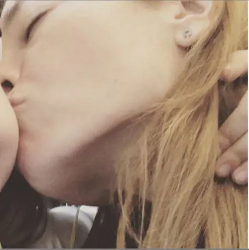 La moglie di Frizzi e il bacio che fa commuovere tutti