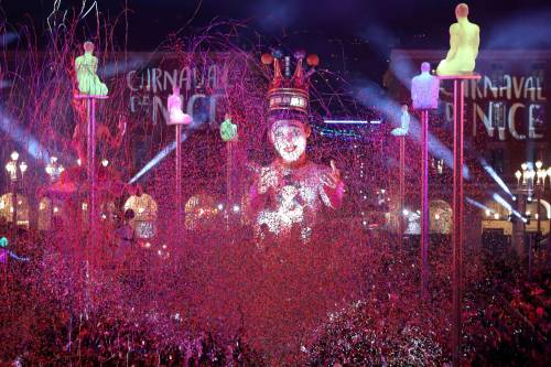 Nizza, ecco la parata carnevalesca