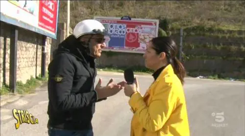 Striscia la notizia, cavaliere di Uomini e Donne aggredisce Stefania Petyx