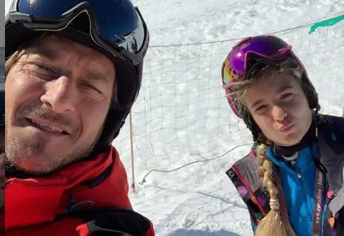 La nuova vita di Francesco Totti. Il calciatore adesso impara a sciare 