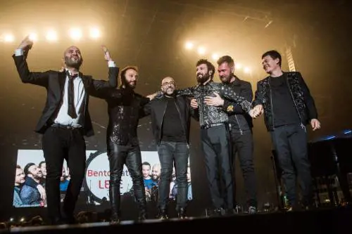 Negramaro successo live a Milano e sul palco torna Lele
