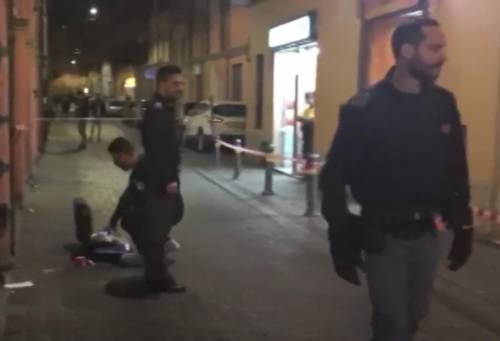 Lite tra magrebini in centro finisce con accoltellamento