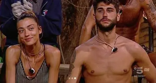 Isola dei Famosi tra liti furibonde e inaspettati avvicinamenti